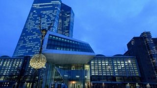 ECB 2019'da Her Ay 15 Milyar Euroyu Yatırıma Yönlendirecek