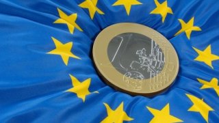 ECB, Euro Bölgesi büyüme ve enflasyon beklentilerini düşürdü