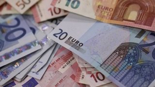 ECB Kararı Sonrası Euro 4.95 Lirada