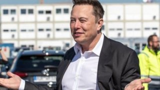 Elon Musk 6,9 milyar dolar değerinde Tesla hissesi sattı