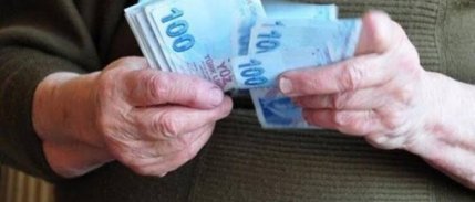 Emeklilerin maaş farkı ödenmeye başlandı