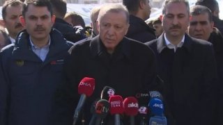 Erdoğan: Çadırda kalmak istemeyenlere bir yıl boyunca kira yardımı yapacağız