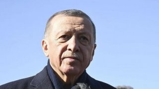 Erdoğan: Hedefimiz bir yıl içinde binalarımızı yeniden inşa etmek