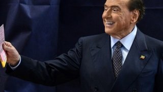 Eski İtalya Başbakanı Berlusconi hayatını kaybetti