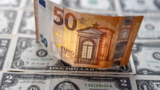 Euro/dolar 0,97 seviyesini test etmeye hazırlanıyor