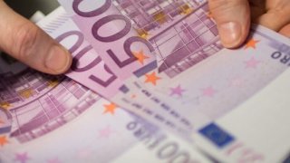 Euro/dolar enflasyon verisi haftası dalgalı seyrediyor