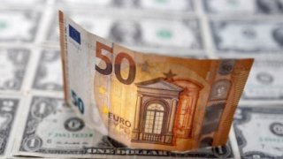 Euro, dolar karşısında gerileyişini sürdürüyor