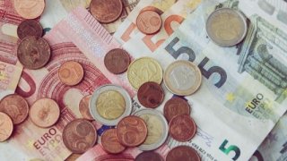 Euro/dolar paritesi yeniden 1 seviyesinin altında