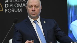 Euroya geçmeye hazırlanan Bulgaristan'da Başbakan Jelyazkov istifa etti