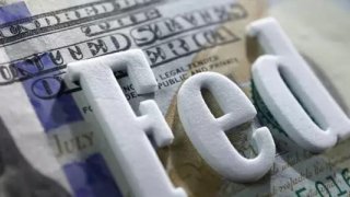 Fed, resesyon ve enflasyon ikileminde