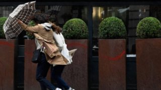 Fransa'da fırtına alarmı: 380 bin hanede elektrikler kesildi