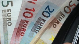 Fransa’daki sürpriz seçim sonuçlarına euro nasıl tepki verdi?