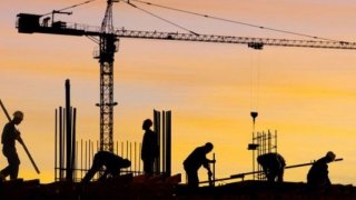 Güven endeksi hizmet ve perakende ticaret sektörlerinde düştü, inşaat sektöründe yükseldi