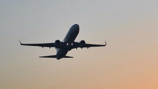 Hava yolu firmaları İran seferlerini askıya aldı