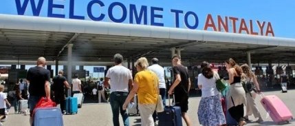 Hava yolu ile Antalya'ya gelen turist sayısı 9 milyonu aştı