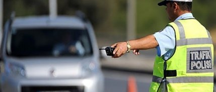 Hukukçular yorumladı: 'Selektörle radar uyarısına verilen ceza' hukuki mi?
