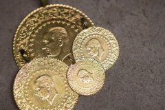 İki haftanın zirvesinden gerileyen gram altın için yeni tahmin