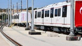 İlk yerli sürücüsüz metro aracı raylara indirildi