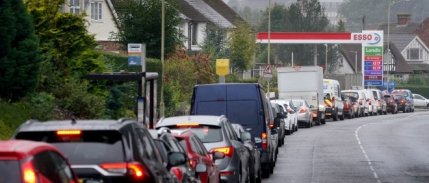 İngiltere’de Londra ve ülkenin güneydoğu bölgesindeki benzin istasyonlarının yüzde 10’unda yakıt yok