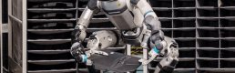 İnsansı robot Atlas fabrikalarda mesaiye başlıyor