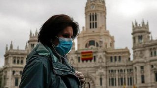 İspanya'da salgın alarmı: Evden çalışma ve maske için protokol imzalandı