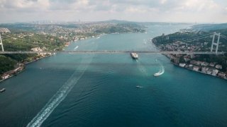 İstanbul Boğazı'nda gemi trafiği çift yönlü askıya alındı