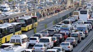 İstanbul’da Haftada Bir Günlük Mesai Yola Gidiyor