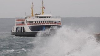 İstanbul'da ulaşıma fırtına engeli: Tüm vapur seferleri durduruldu