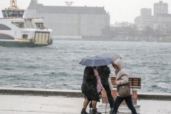 İstanbul Valiliği'nden akşam saatleri için sağanak ve fırtına uyarısı