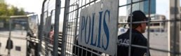 İzmir'de polis merkezine silahlı saldırı: 2 polisimiz şehit oldu