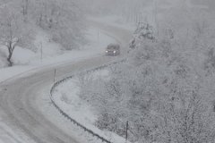 Kar ve tipi nedeniyle bazı yollar ulaşıma kapandı