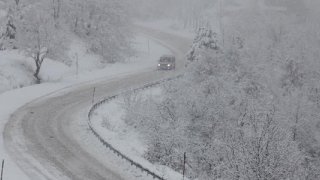 Kar ve tipi nedeniyle bazı yollar ulaşıma kapandı