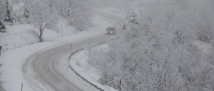Kar ve tipi nedeniyle bazı yollar ulaşıma kapandı