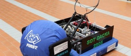 Liseliler Tasarladıkları Robotları Yarıştırdı