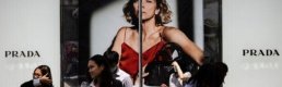 Lüks moda devi Prada, Versace’yi satın aldı