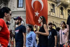 Mahfi Eğilmez'den faiz yorumu: Büyüme yavaşlarsa faiz indirimleri hızlanır