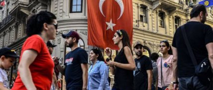 Mahfi Eğilmez'den faiz yorumu: Büyüme yavaşlarsa faiz indirimleri hızlanır