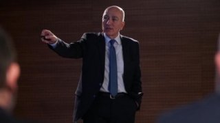 Mahfi Eğilmez'den Hürmüz yorumu