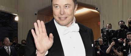 Musk, Twitter'da işletmeler ve hükümetler için 'hafif' bir ücret talep edebileceğini söyledi