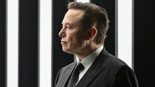 Musk Twitter'ı aldıktan sonra işten çıkarmalara başladı, 'kuş serbest bırakıldı' dedi