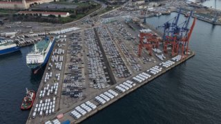 Gümrük onayı bekleyen araçlar Haydarpaşa Limanı’nı doldurdu