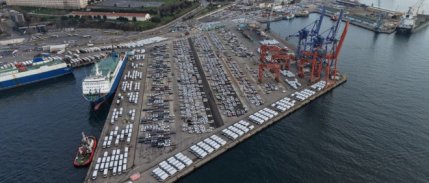 Gümrük onayı bekleyen araçlar Haydarpaşa Limanı’nı doldurdu