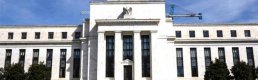 Navarro: Fed faizleri 100 baz puan düşürmeli
