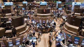 New York borsası, beklentileri aşan enflasyon verisinin ardından düşüşle açıldı