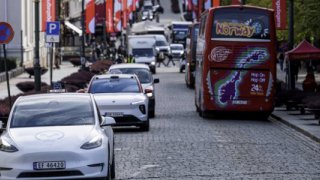 Norveç’te elektrikli araç satışı %94’e ulaştı: Tesla sadakati yine de tam gaz