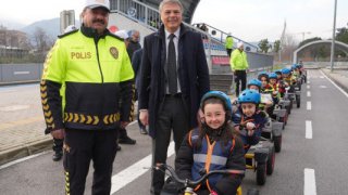 Oyak Renault çocuklara yönelik trafik eğitimi düzenledi