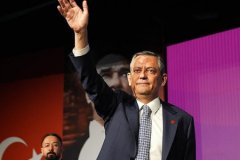 Özgür Özel yeniden CHP Genel Başkanı seçildi