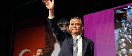 Özgür Özel yeniden CHP Genel Başkanı seçildi