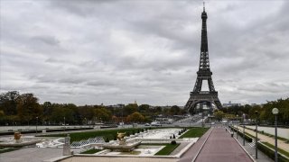Paris, kredi notu düşüşünü 