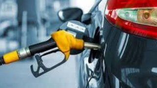 Petrol fiyatları yaptırımlar ve stoklardaki düşüşle yükseldi